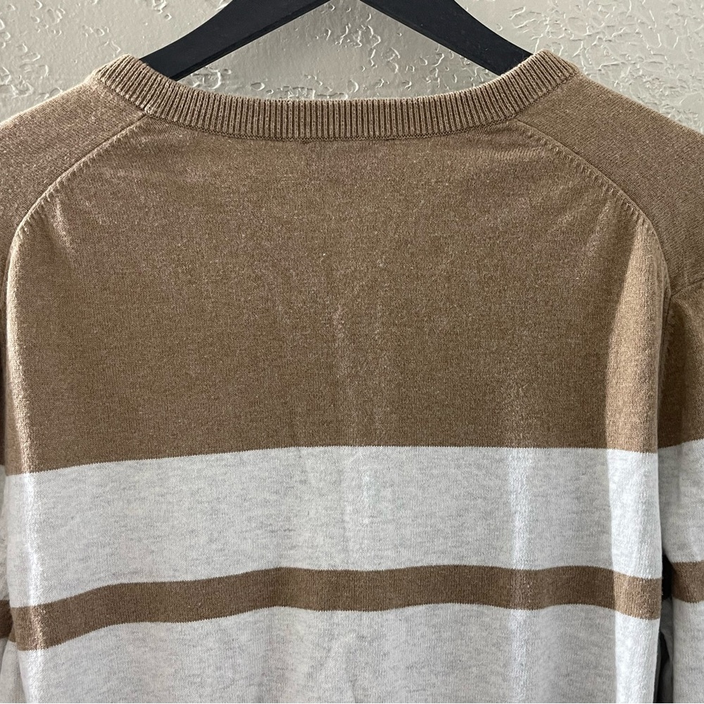 Express Men’s‎ Tan and Cream Button-Up Sweater
Size Large - Picture 7 of 9